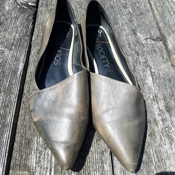 Sole Society Distressed Bronze Leather Flats Sz 9 - Picture 2 of 4